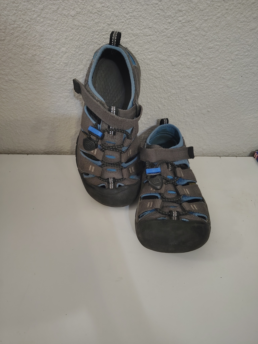 KEEN Kids Gray Blue Water Sandals Boys Size 1 Hiking Shoes Outdoors Waterproof